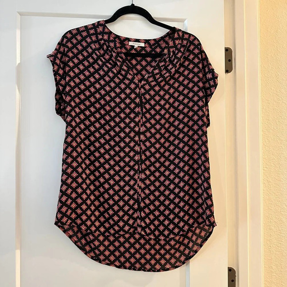 NORDSTROM PLEIONE Short Sleeve Black Pattern V Neck Blouse - small - Picture 3 of 6
